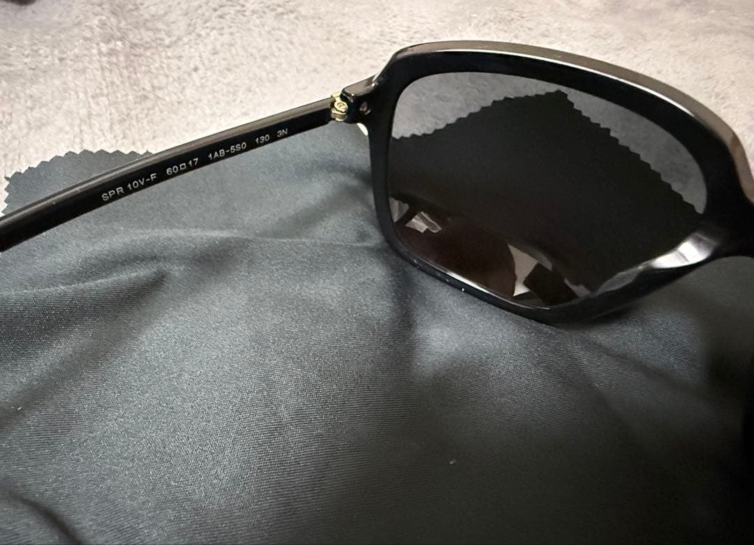 PRADA ブラック サングラス