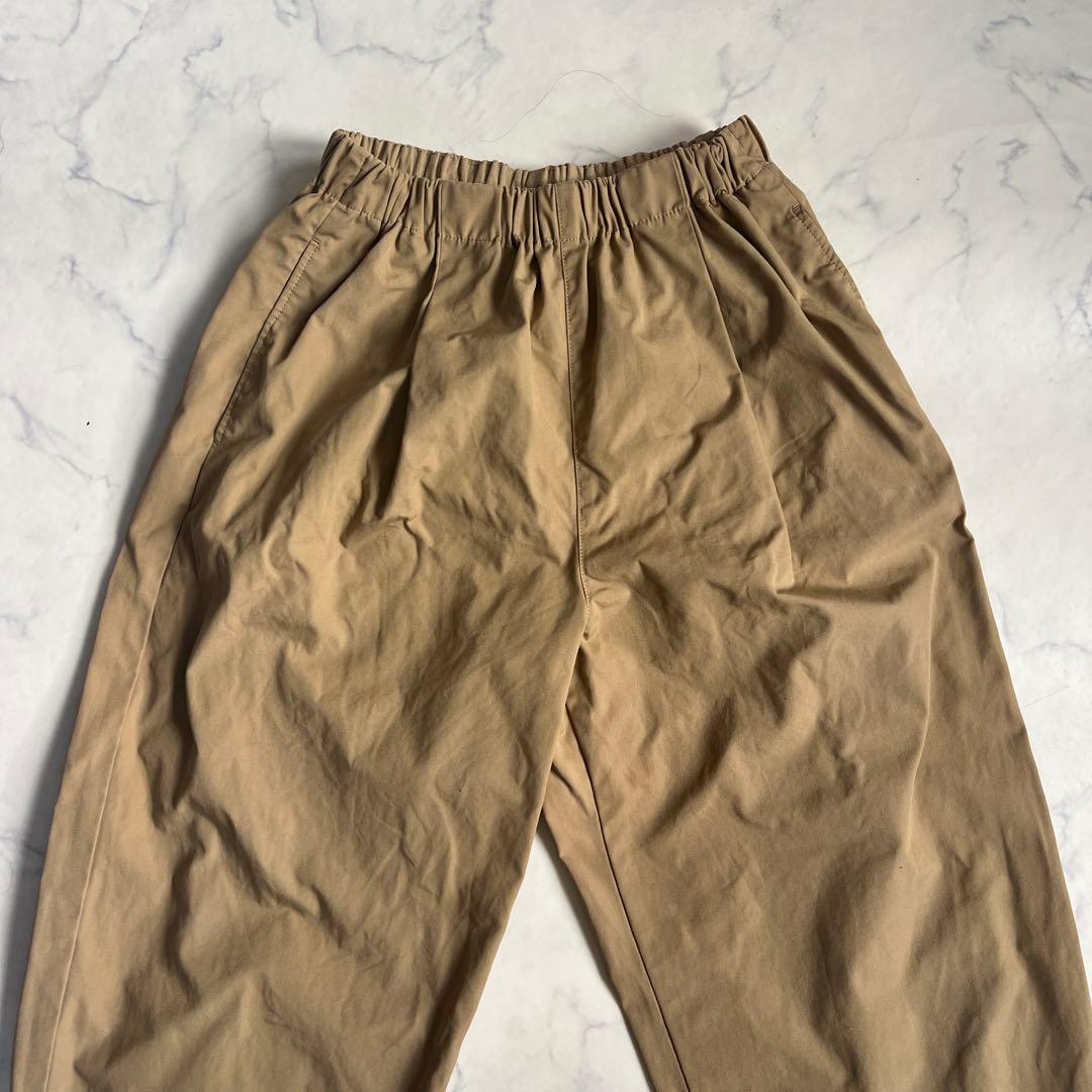 人気のかぐれ コットンクロップドパンツ　アーバンリサーチ　ベージュ