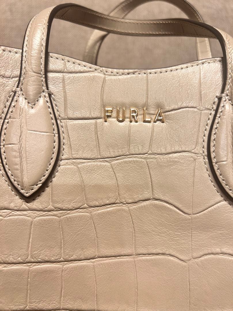 ｛新品未使用｝FURLA クロコ型押しレザー ハンドバッグ
