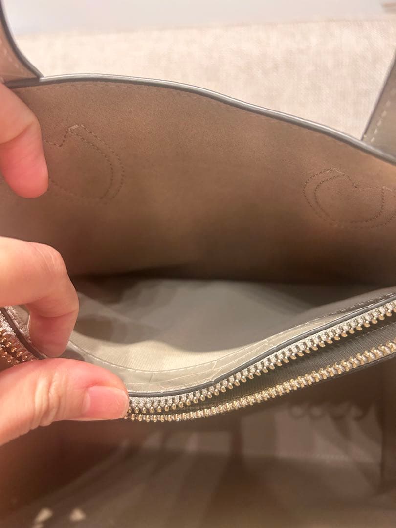 ｛新品未使用｝FURLA クロコ型押しレザー ハンドバッグ