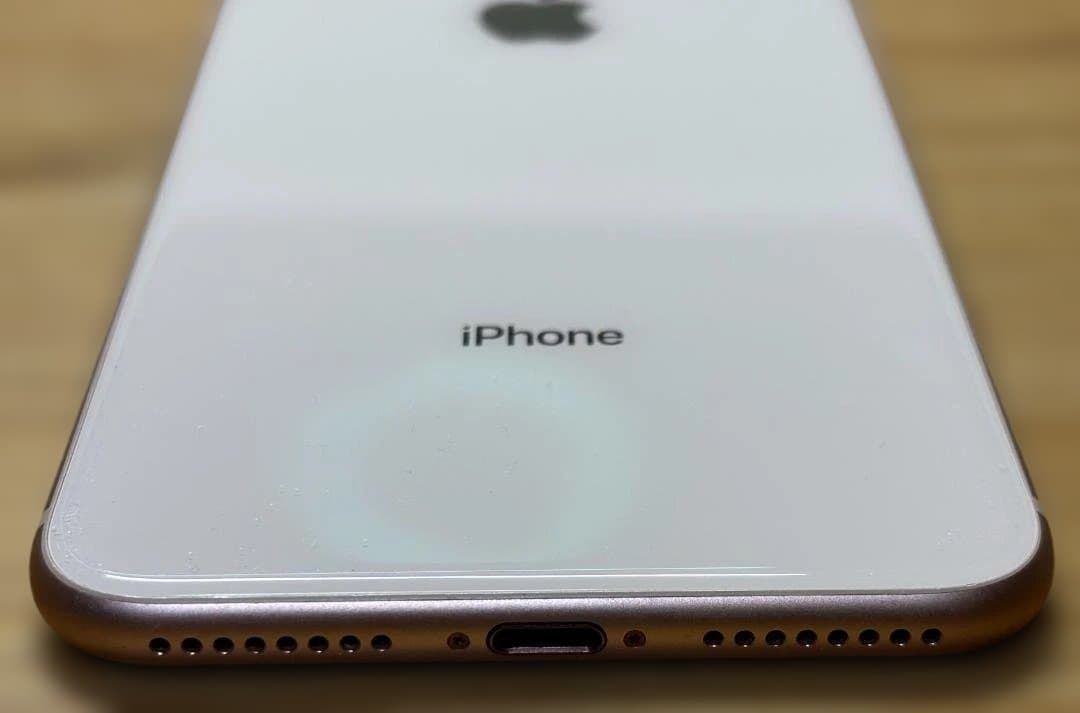 Apple iPhone 8 Plus 本体（バッテリー７０％）
