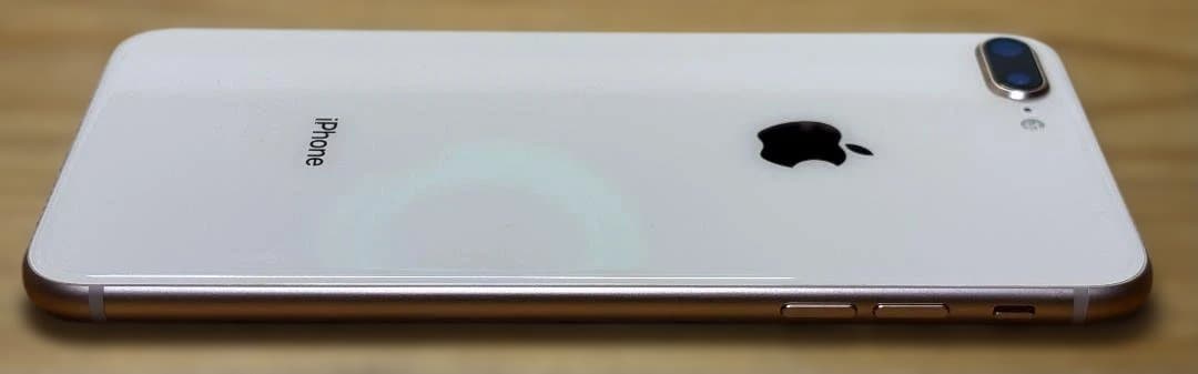 Apple iPhone 8 Plus 本体（バッテリー７０％）