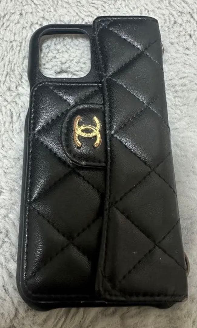 シャネル　iPhone11Proケース　チェーン付き