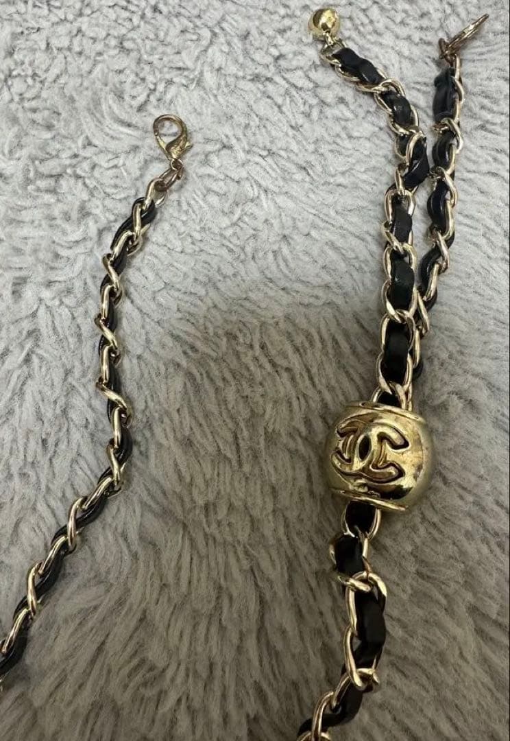 シャネル　iPhone11Proケース　チェーン付き