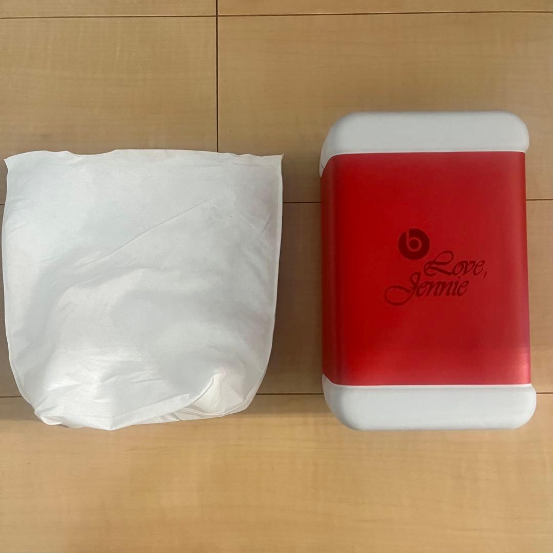 Beats Solo 4 – JENNIE Special Edition