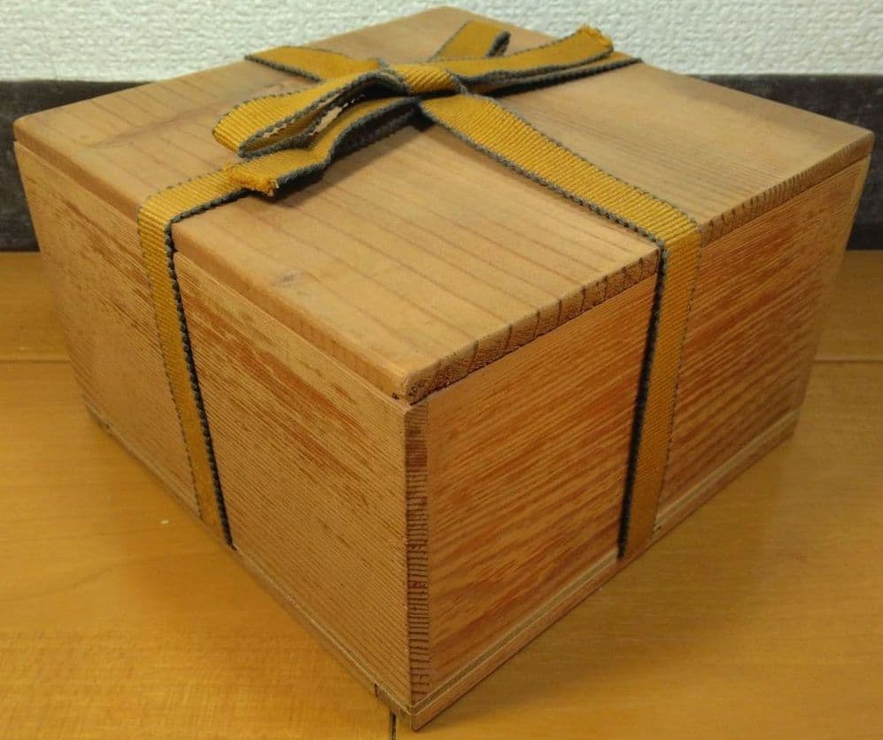 人間国宝 金城次郎 魚紋茶碗(笑魚2）栞 共箱 美品 壺屋焼 壷屋焼 希少品