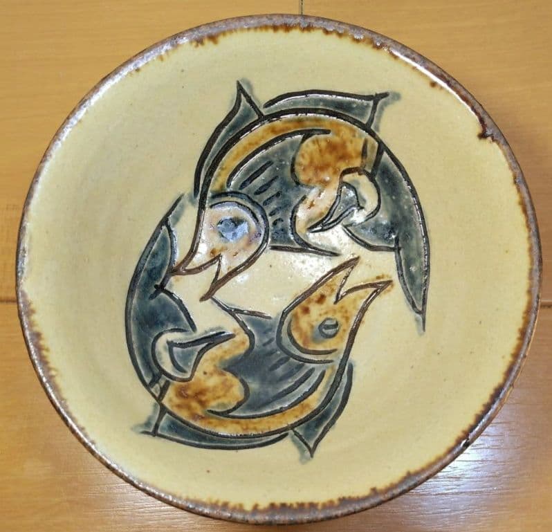 人間国宝 金城次郎 魚紋茶碗(笑魚2）栞 共箱 美品 壺屋焼 壷屋焼 希少品