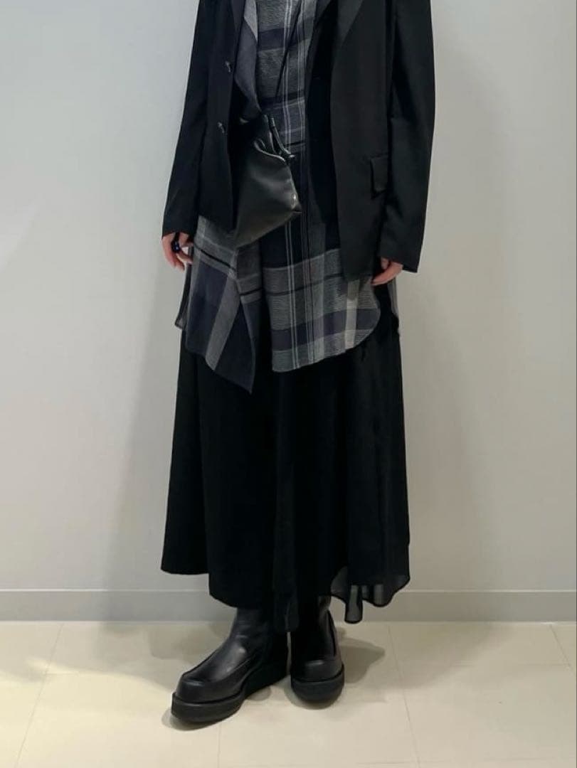 新品　2025年TRIACETATE POLYESTER アシンメトリーパンツ