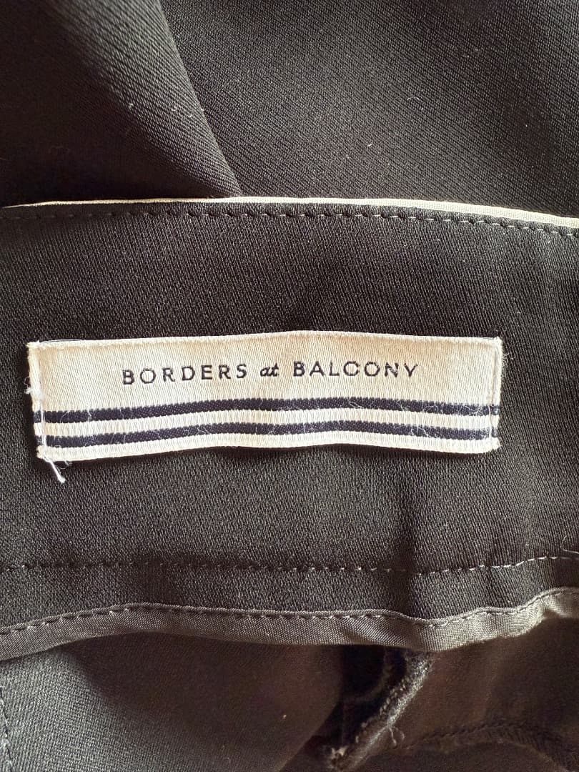 ボーダーズアットバルコニー テーパード パンツ 34 ブラック　超美品