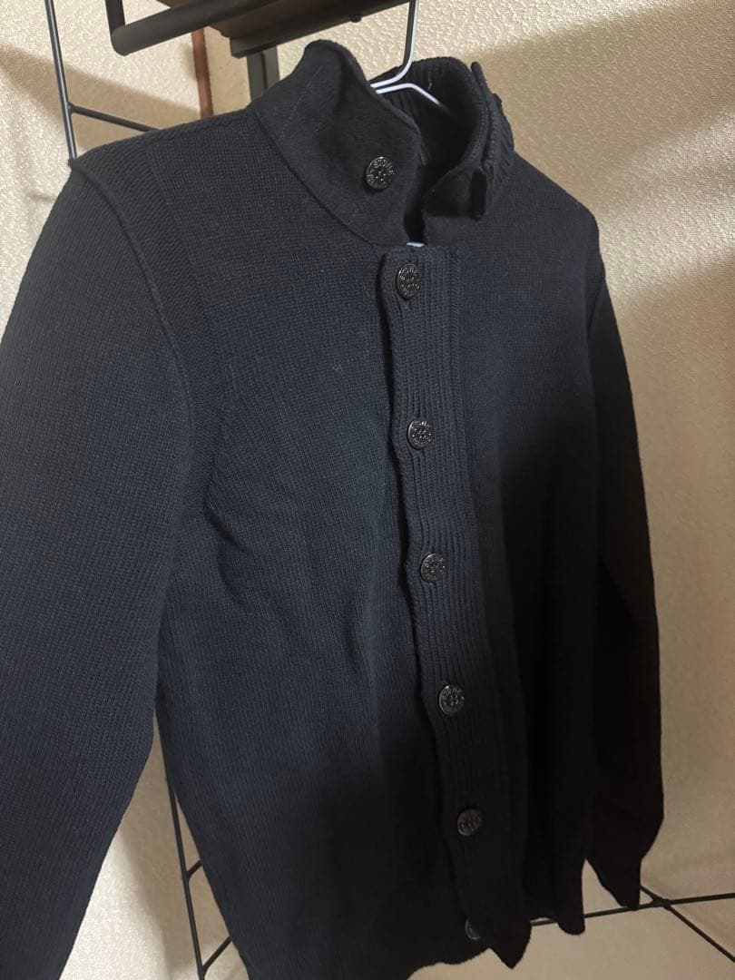 STONE  ブラックボタン付きニット