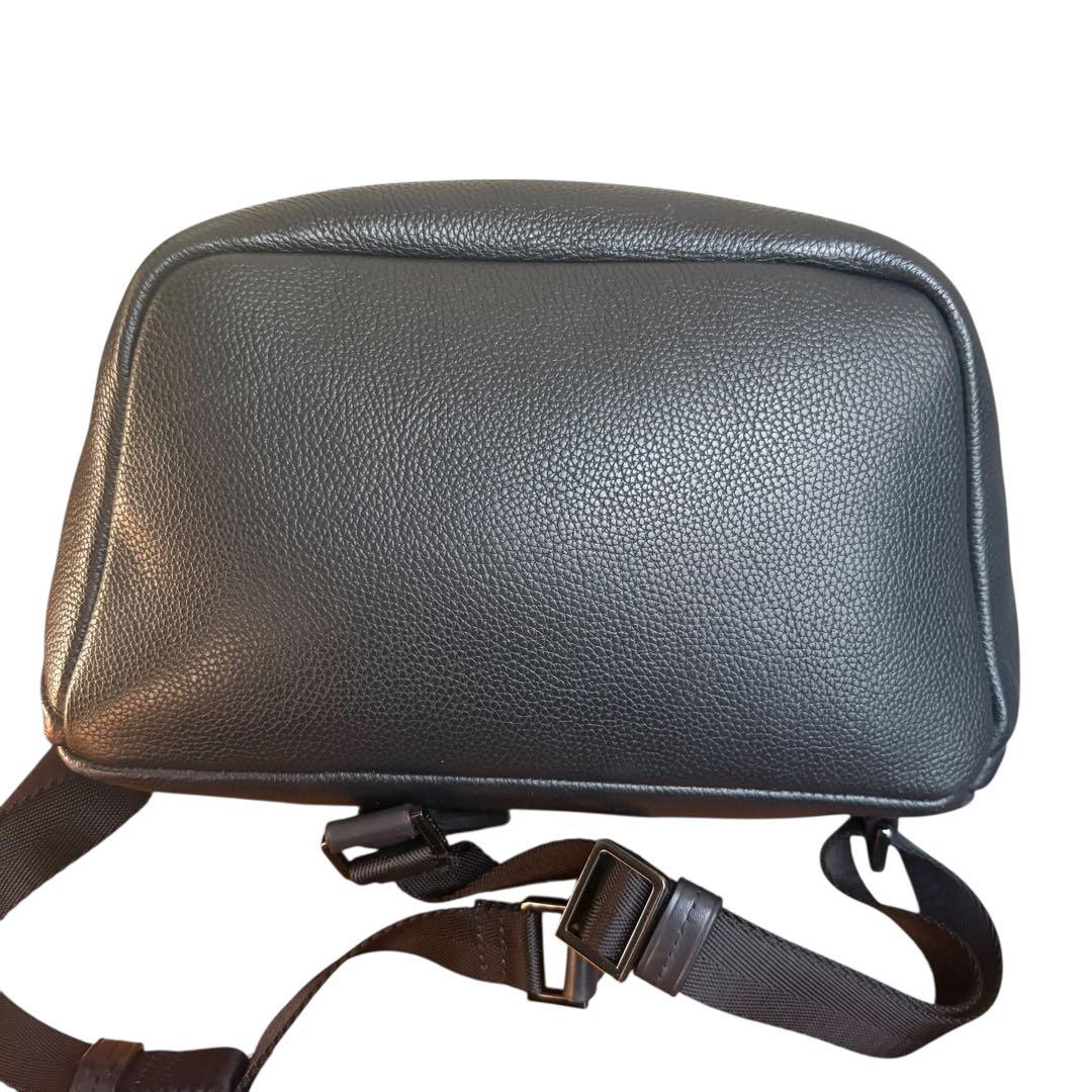 COLE HAAN コールハーン　本革　リュック 黒 大容量 通勤　バックパック