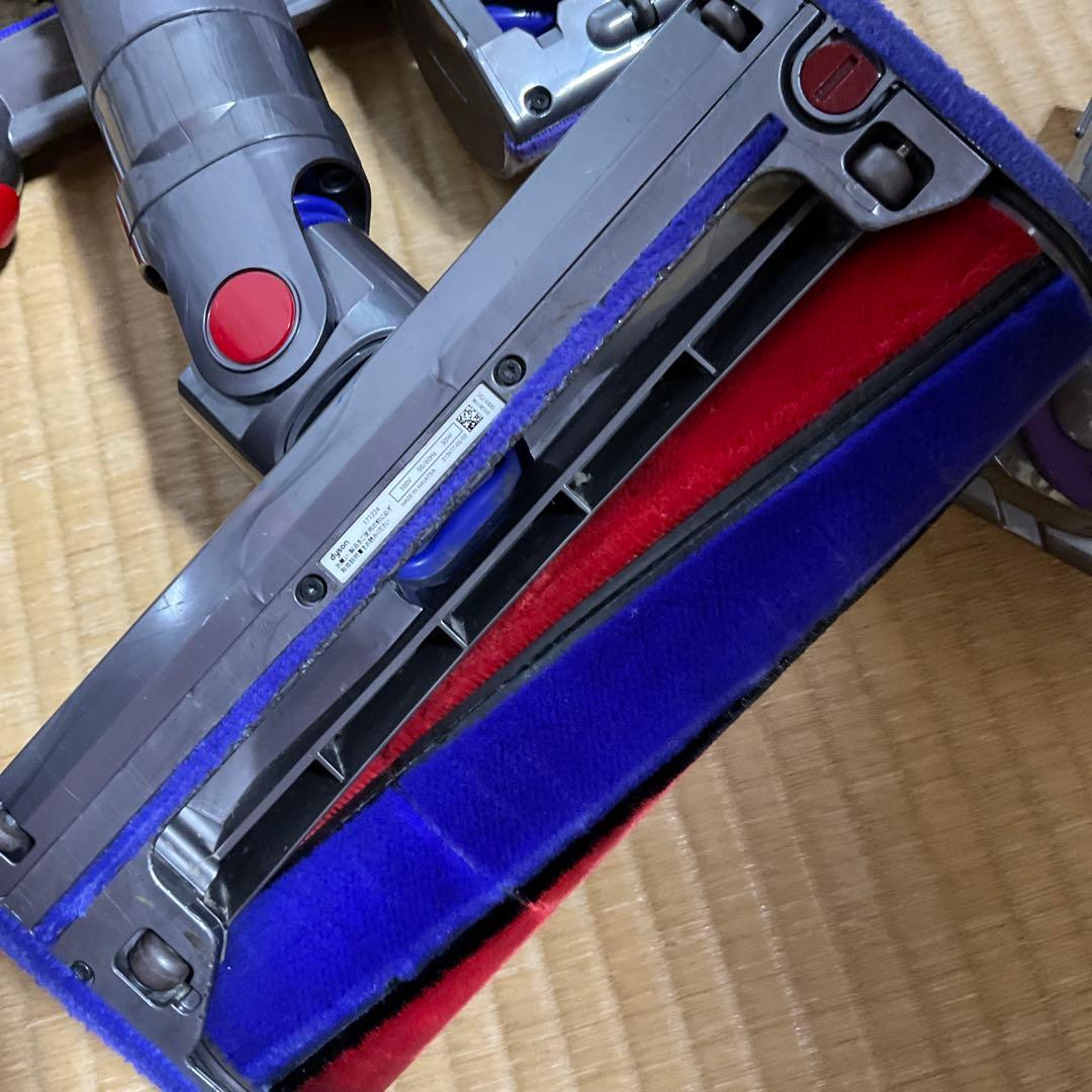 DysonV4掃除機　サテンレッド　シルバー