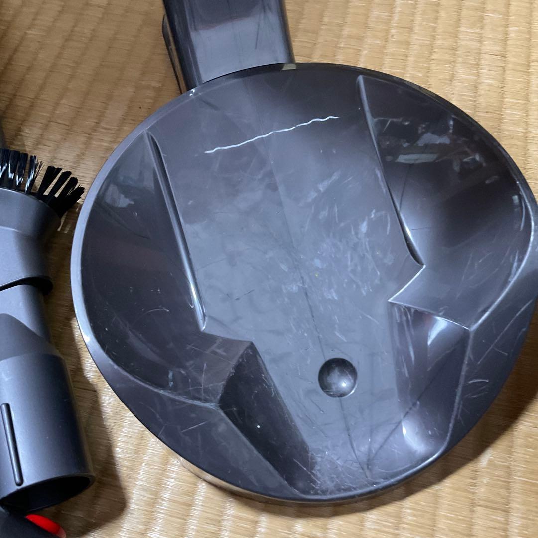 DysonV4掃除機　サテンレッド　シルバー