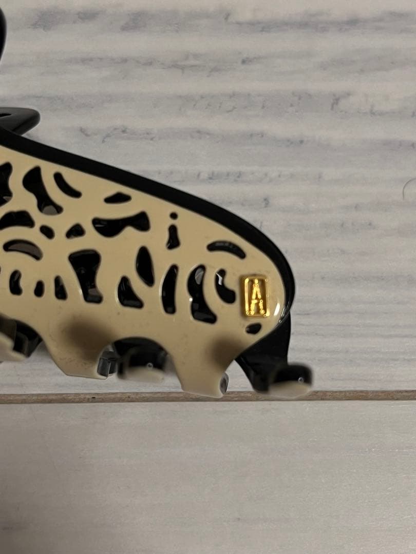 ALEXANDRE DE PARIS ヘアクリップ ベージュ/ブラック