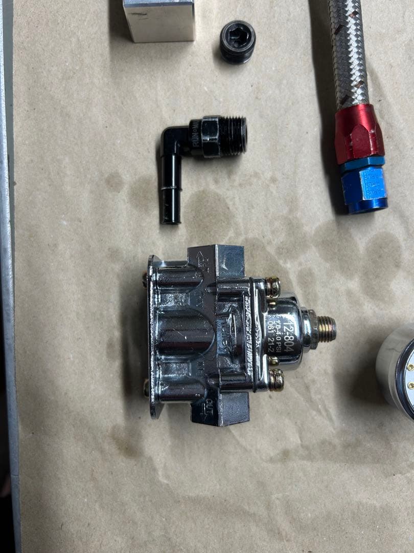 Holley燃料レギュレーター&デリバリーブロックセット