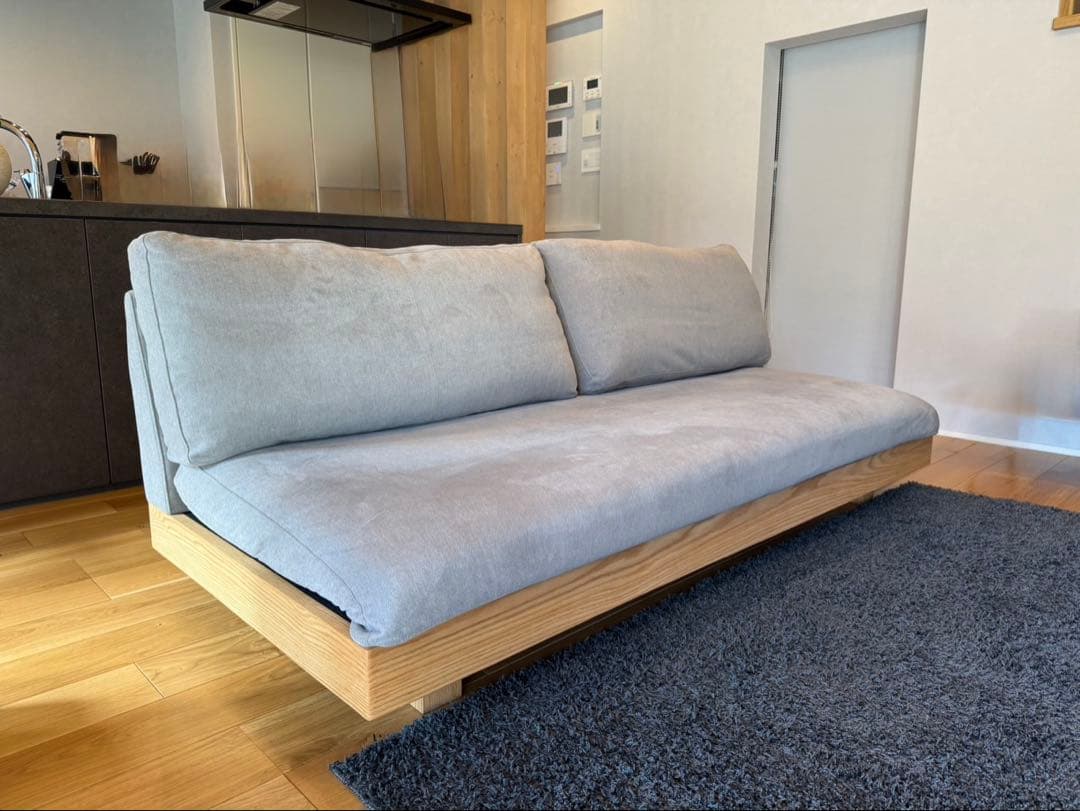 【ウニヒピリ様】グレー ファブリックソファ 木製フレーム