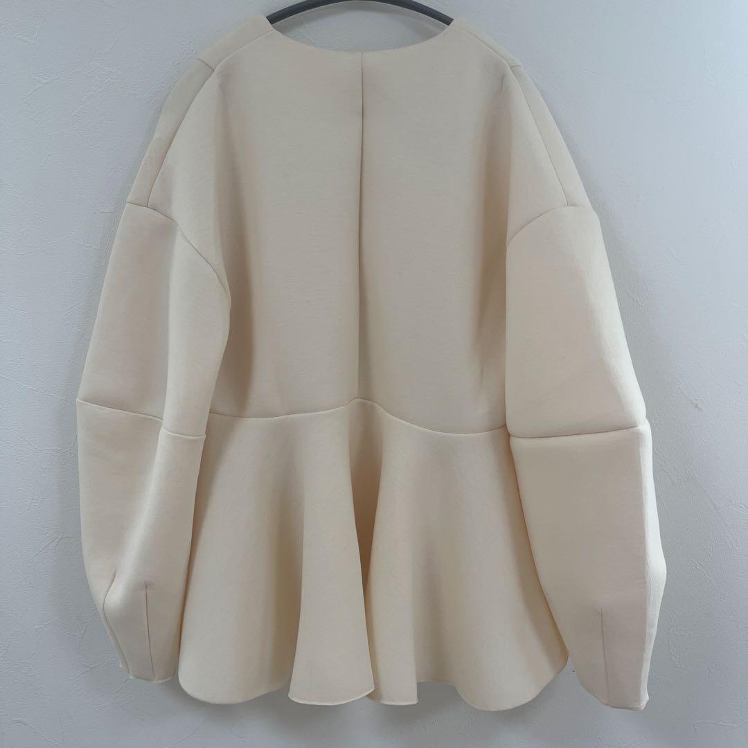 【美品】アダムエロペ　エッグブローチ付きペプラムカーディガン2025 SS