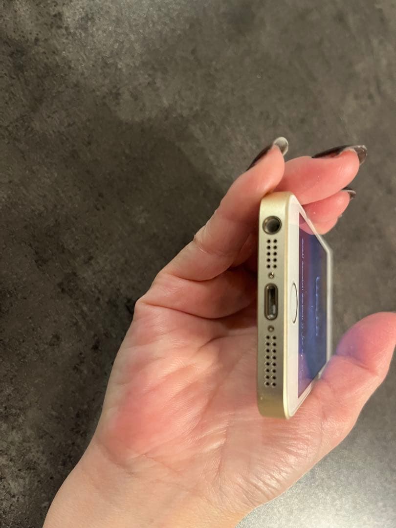 Apple iPhone SE ゴールド　128GB