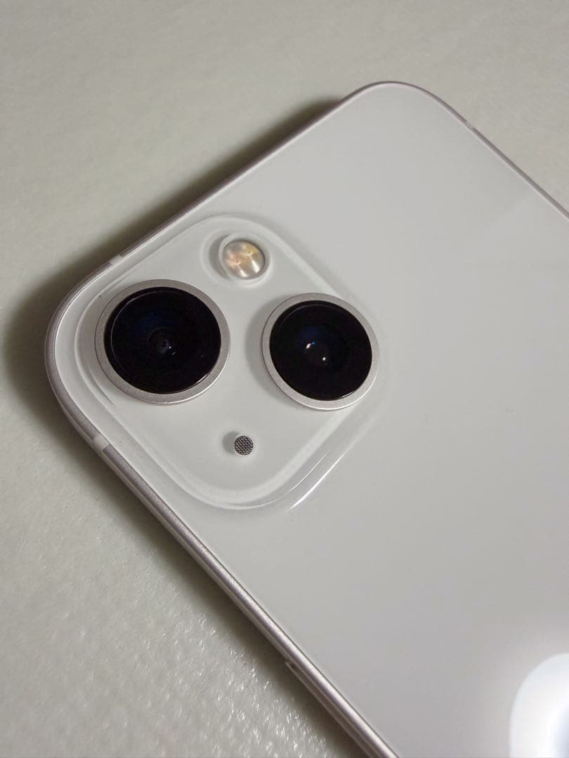 【美品】Apple iPhone13 256GB 本体 スターライト（ホワイト）