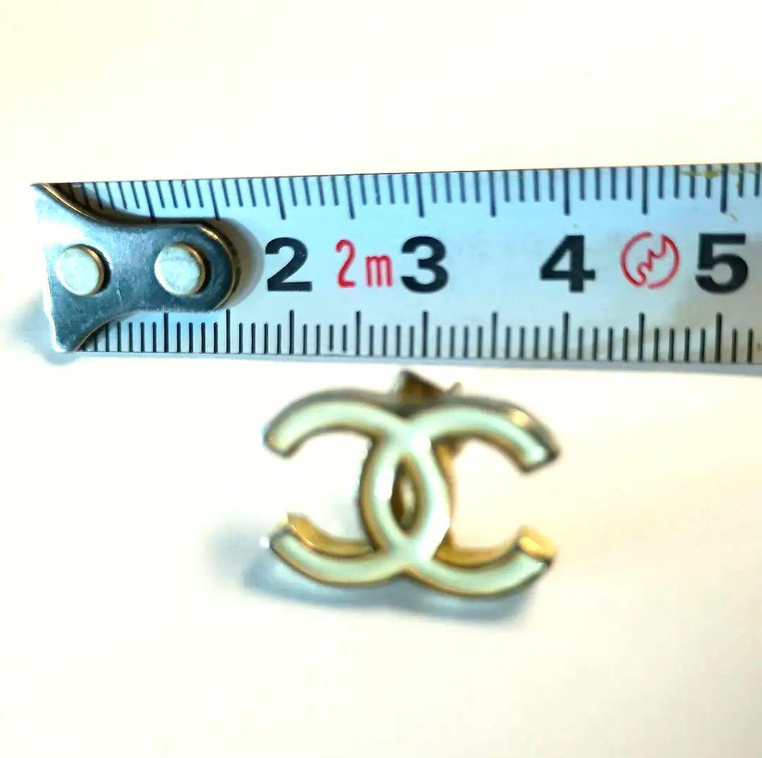 ヴィンテージ CHANEL クリームイエローxゴールド CCロゴ ピアス 刻印