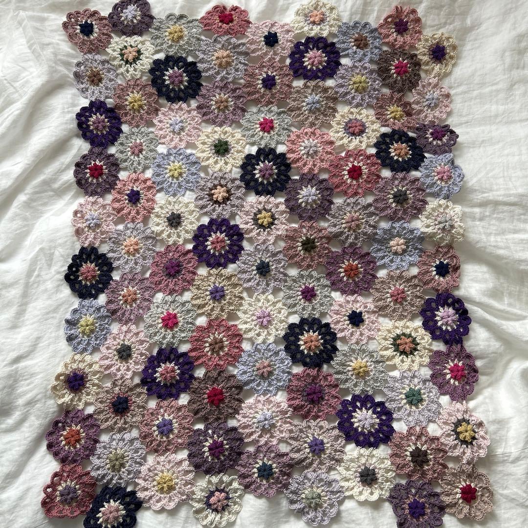 お花のモチーフ マルチカバー ブランケット 手編み モーブカラー