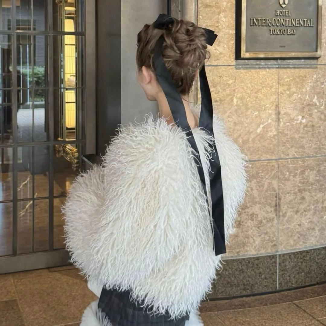 ジャケット・アウター Treat Urself Fluffy fur jacket