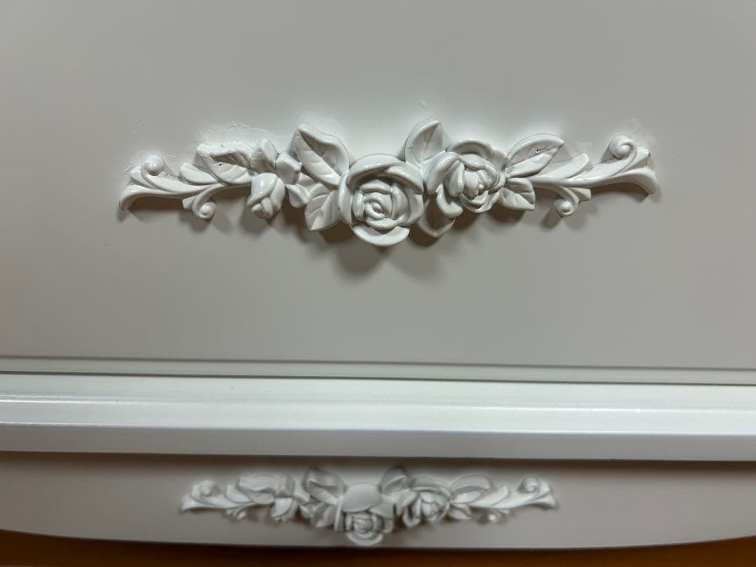 ロココ調　猫脚　薔薇　ホワイトインテリア　アンティーク　4段　キャビネット