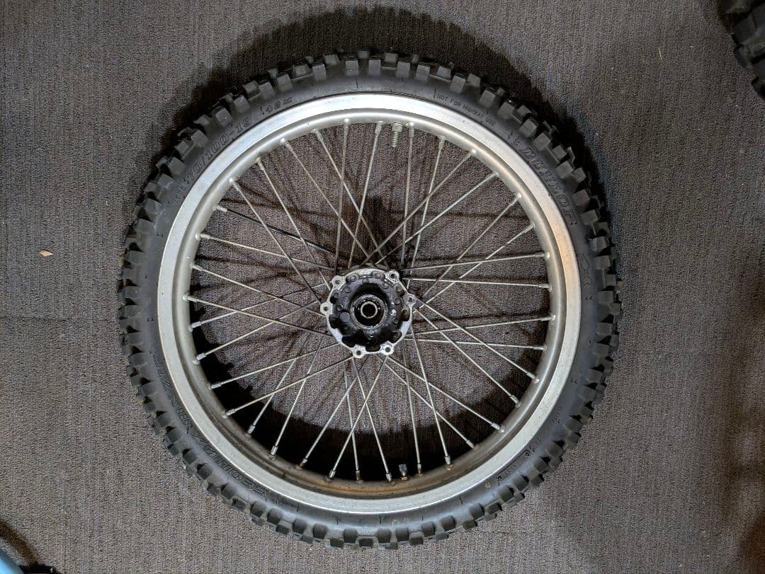 トリッカー　純正 ホイール前後セット　ブロックタイヤ＆チューブ　シルバー