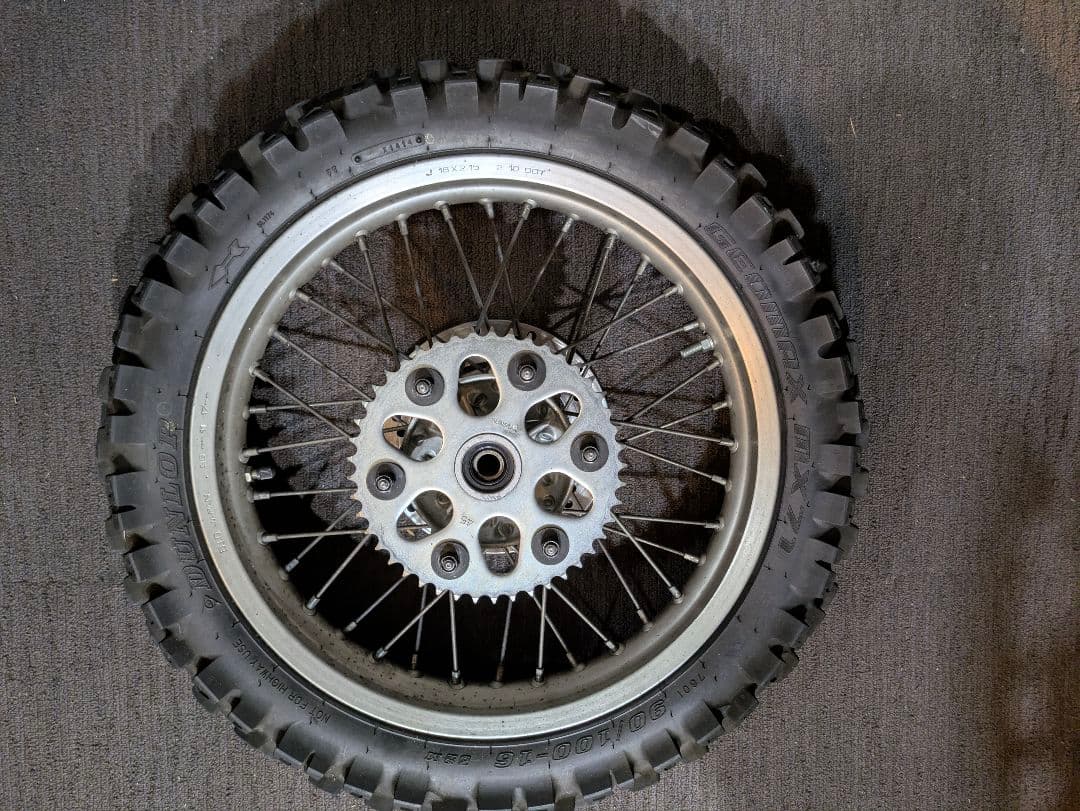 トリッカー　純正 ホイール前後セット　ブロックタイヤ＆チューブ　シルバー