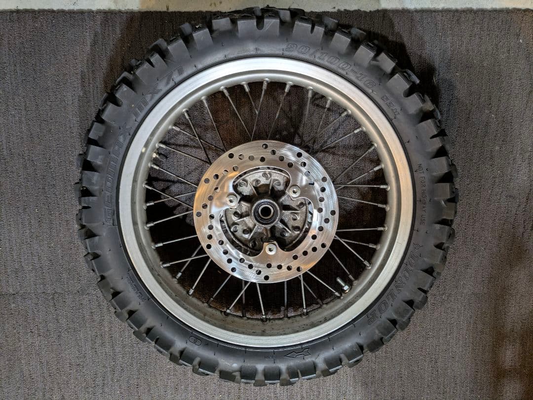 トリッカー　純正 ホイール前後セット　ブロックタイヤ＆チューブ　シルバー