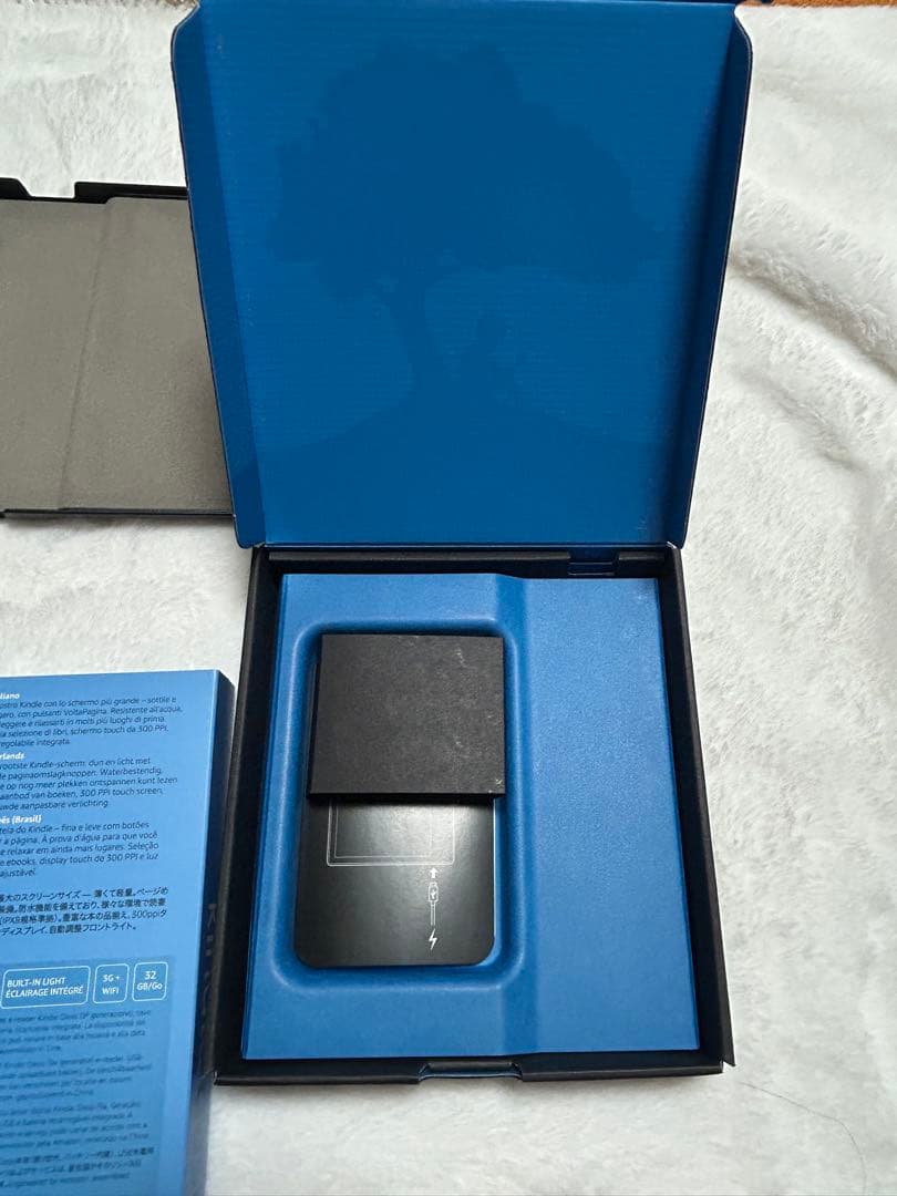 Kindle Oasis 第9世代　バッテリー内蔵　本体 ケース付き