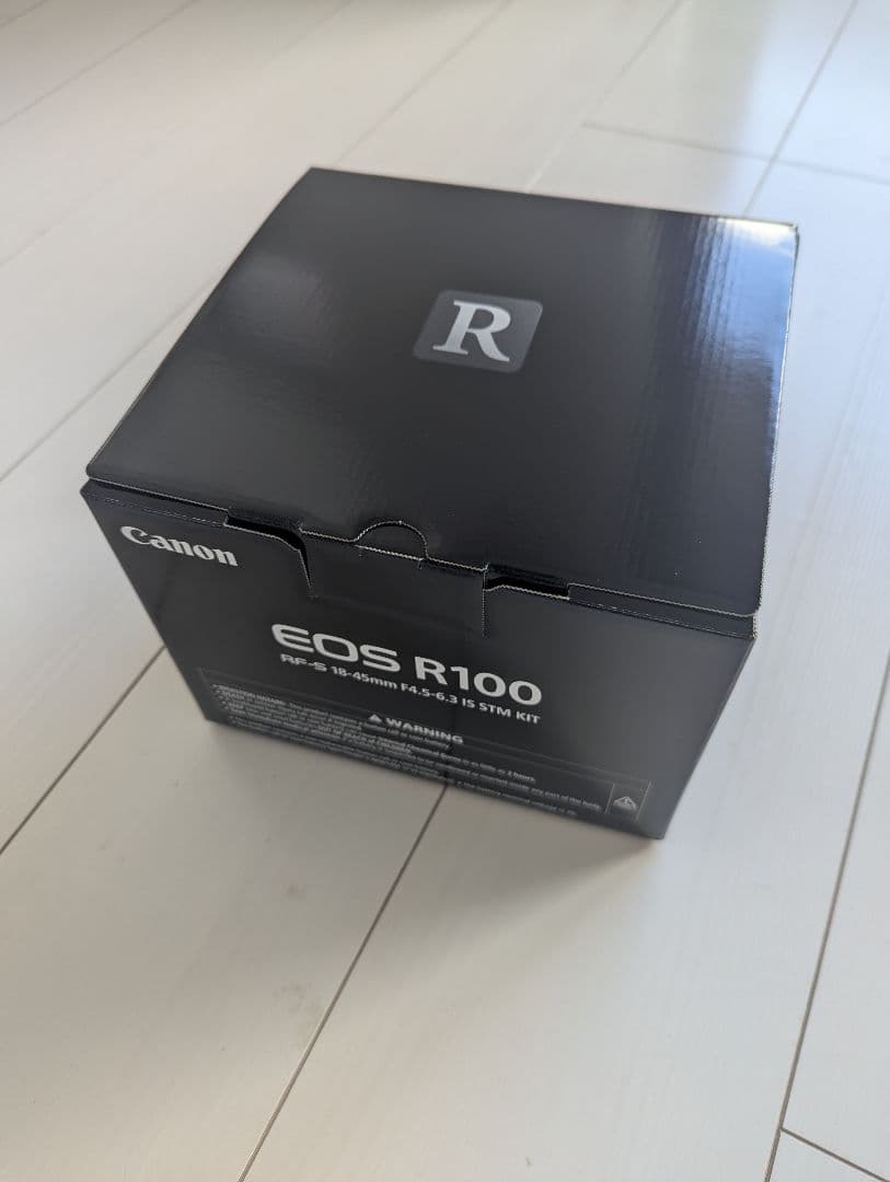【新品/未開封】Canon EOS R100　 レンズキット　ミラーレスカメラ