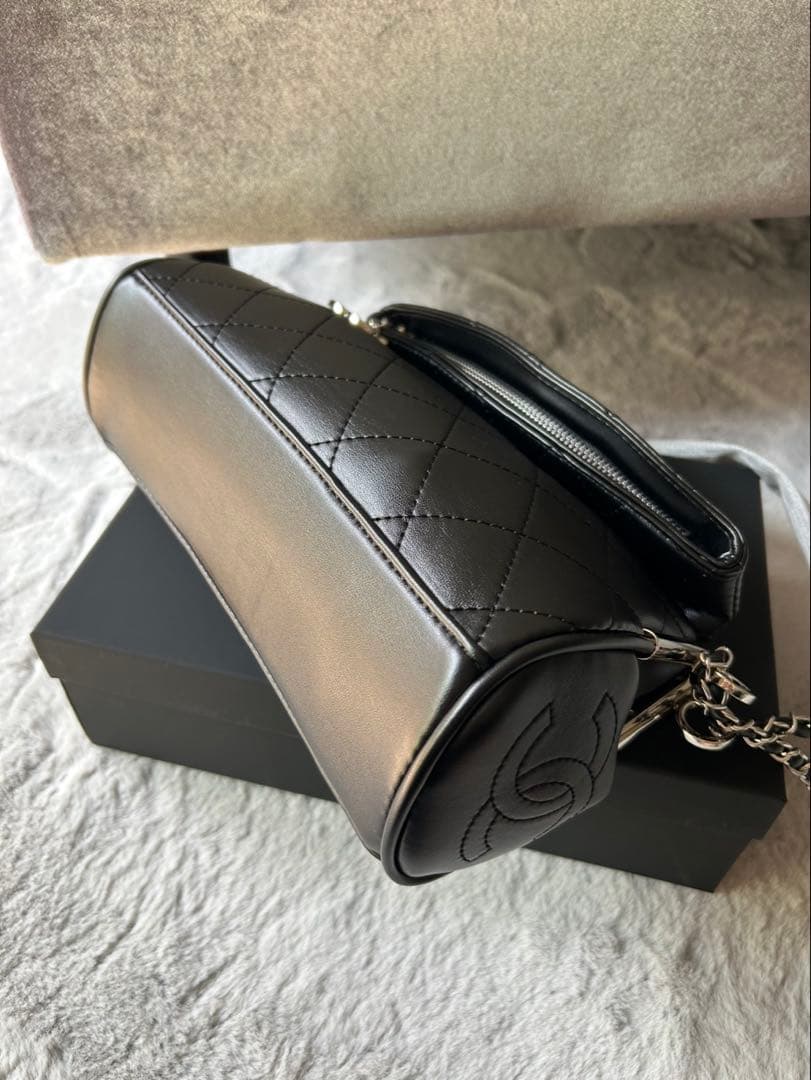 CHANEL ノベルティ シルバーチェーン ショルダーバッグ チャーム付き