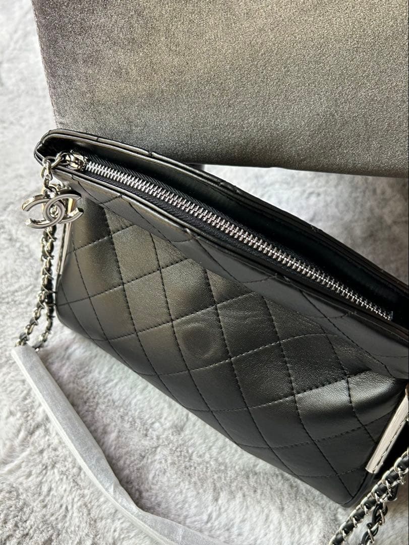 CHANEL ノベルティ シルバーチェーン ショルダーバッグ チャーム付き