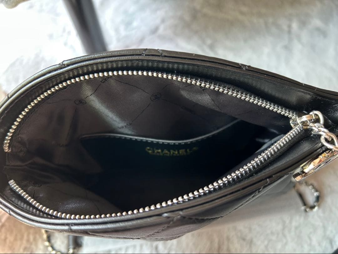 CHANEL ノベルティ シルバーチェーン ショルダーバッグ チャーム付き