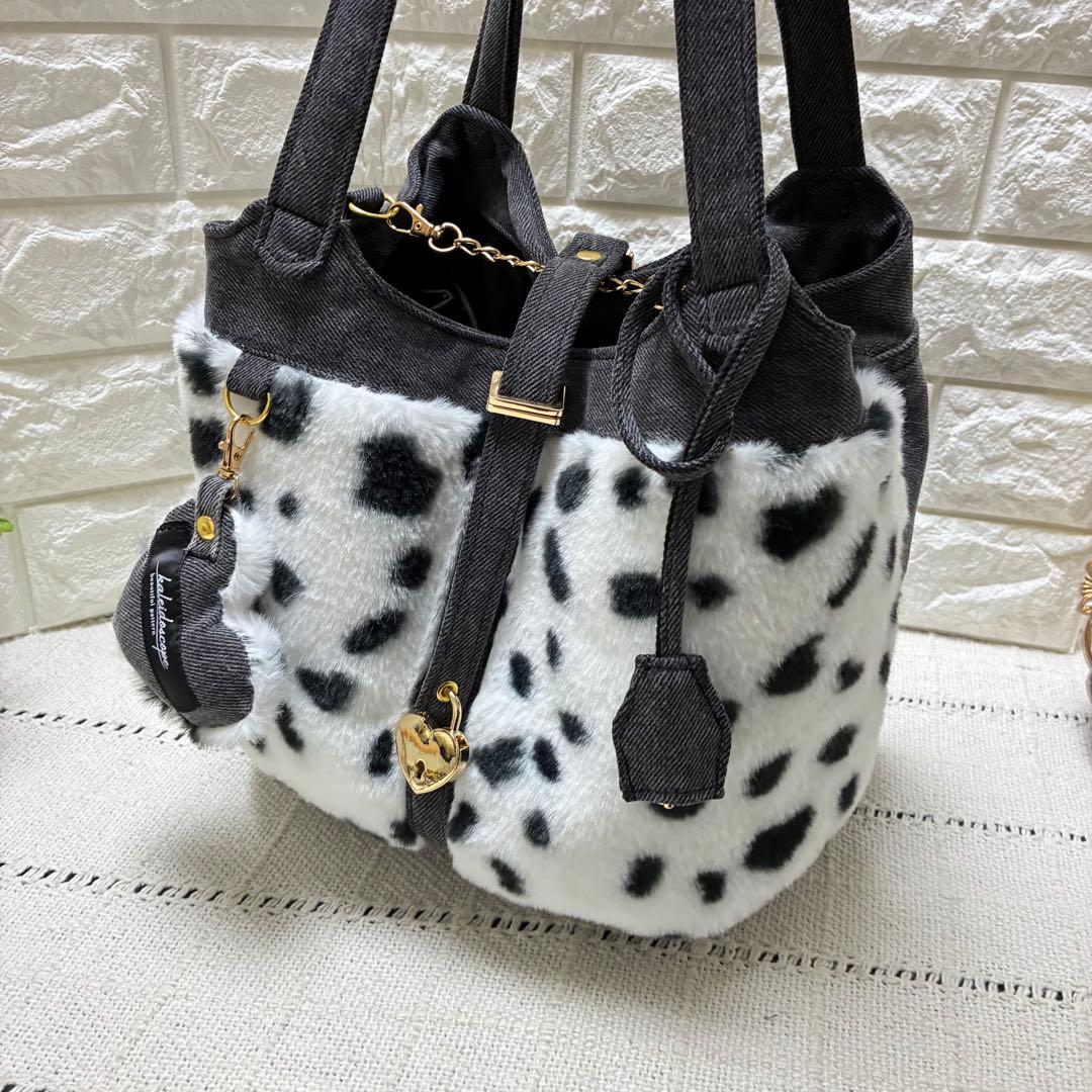 デニムリメイク　ハートのキーロック付きキューブバック　ダルメシアン柄ファー底横長