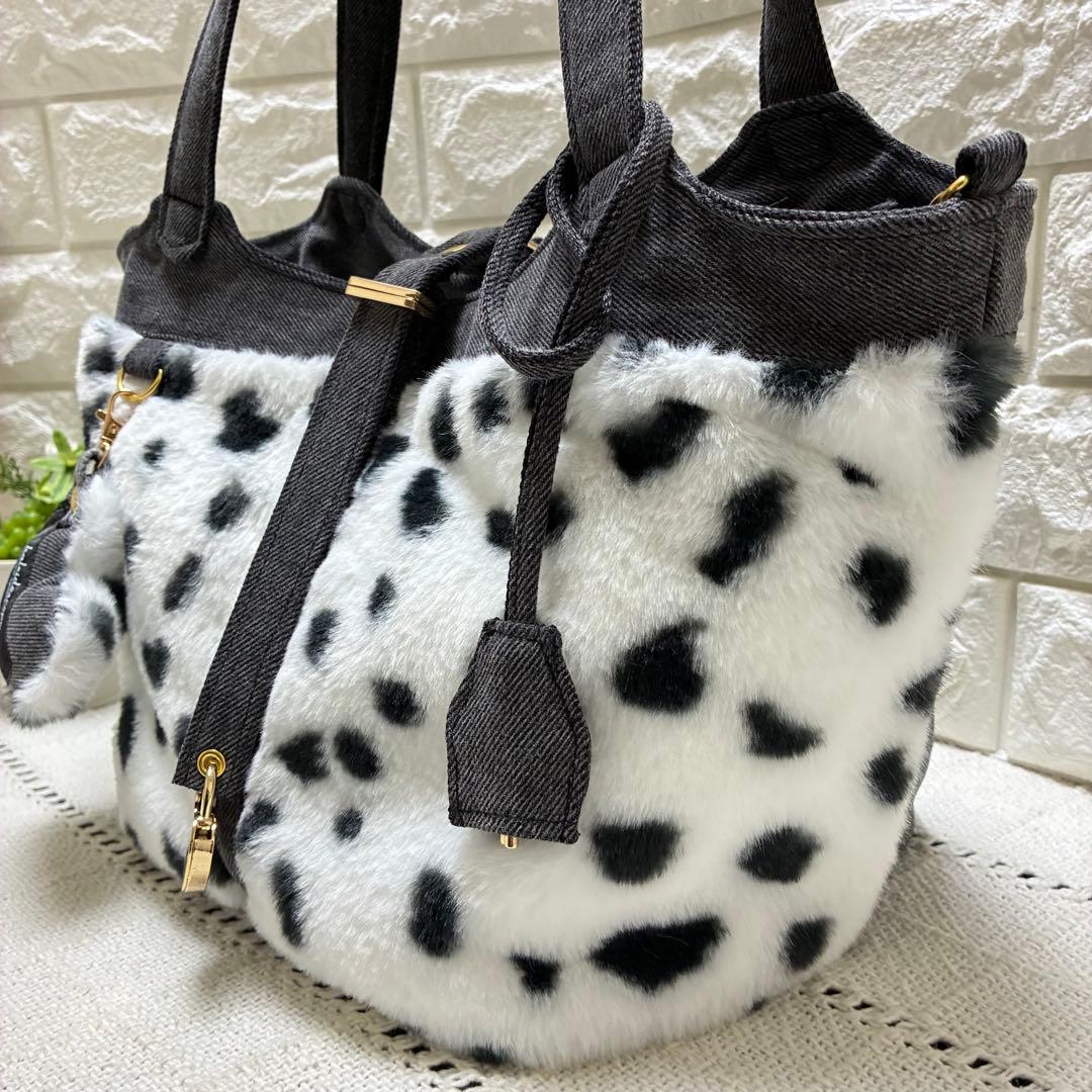 デニムリメイク　ハートのキーロック付きキューブバック　ダルメシアン柄ファー底横長