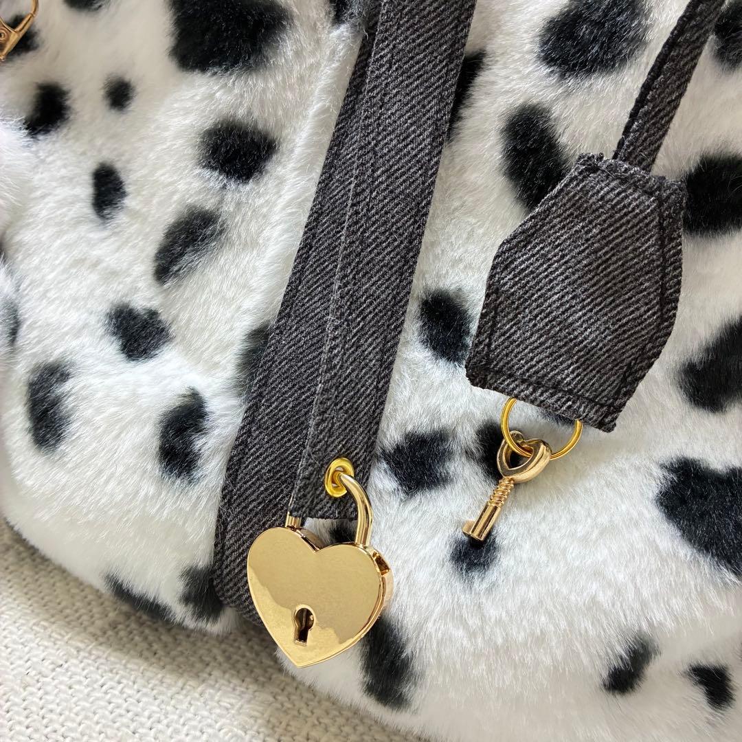 デニムリメイク　ハートのキーロック付きキューブバック　ダルメシアン柄ファー底横長