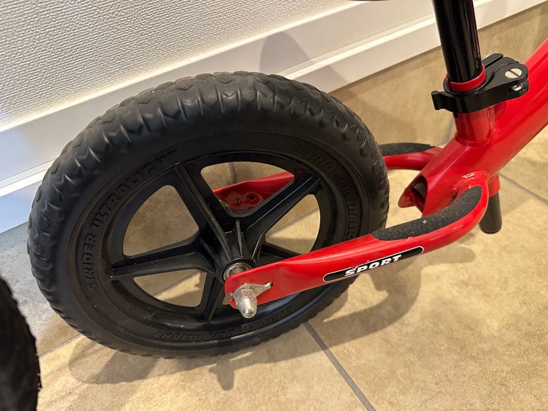 マジソン君【希少　美品】ストライダー　レッド