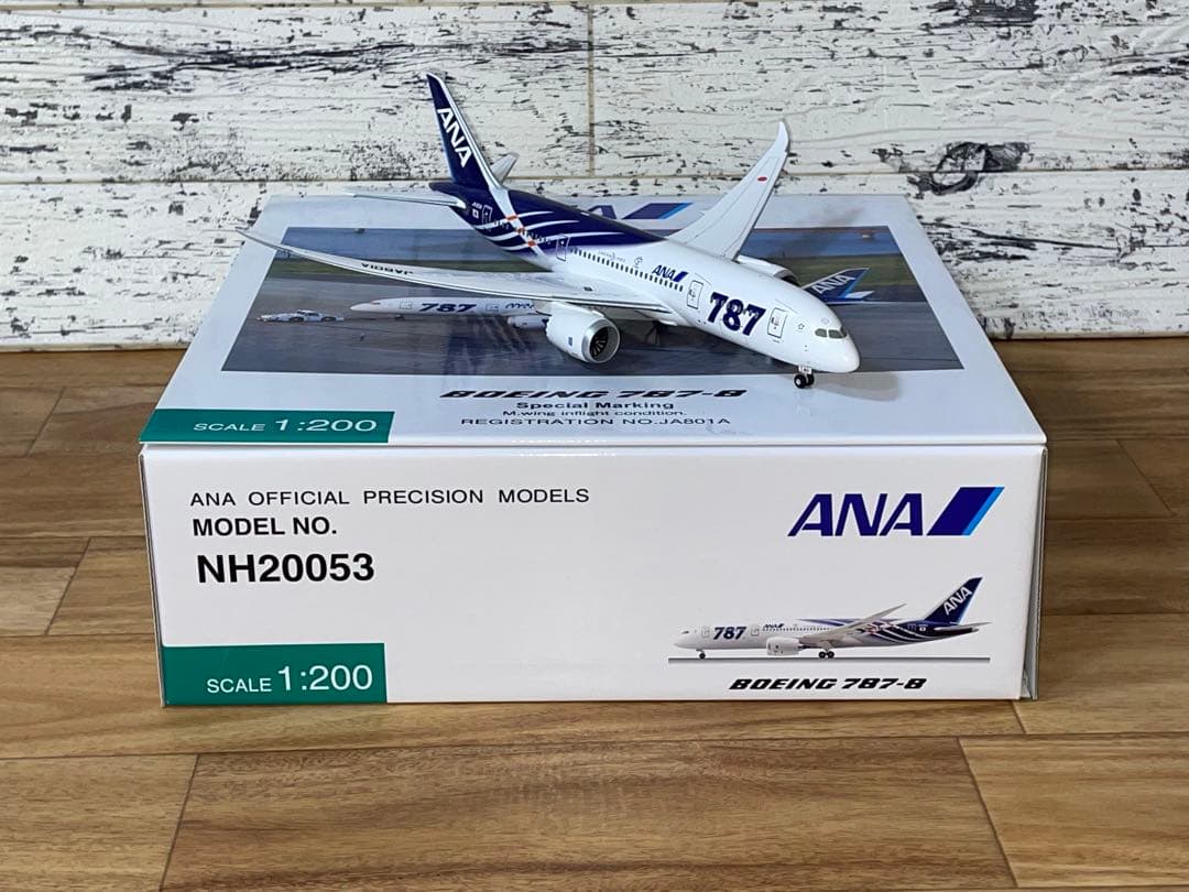 [美品]ANA B787-8 特別塗装1/200 JA801A 主翼飛行状態
