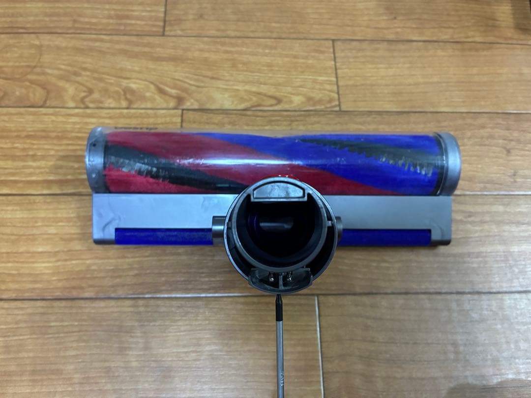 【美品使用少】dyson V8 slim fluffy 【未使用】￼アクセサリ