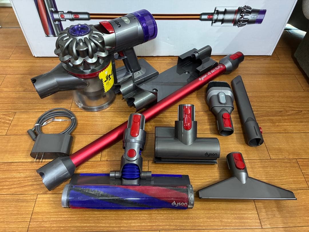 【美品使用少】dyson V8 slim fluffy 【未使用】￼アクセサリ