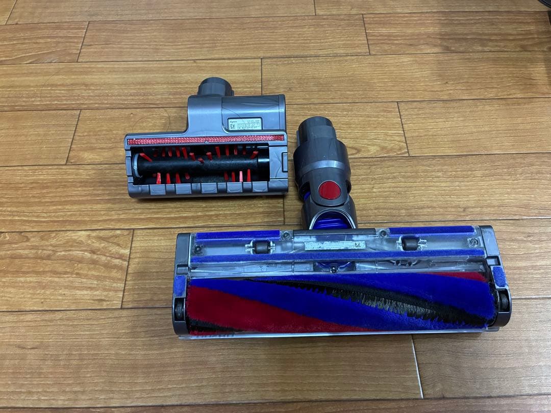 【美品使用少】dyson V8 slim fluffy 【未使用】￼アクセサリ