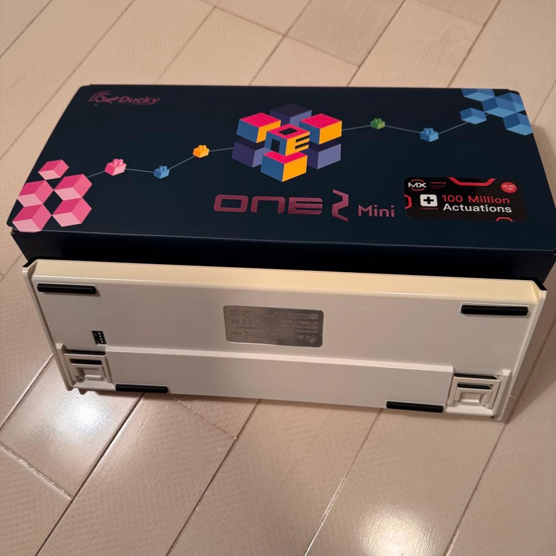 Ducky One 2 mini 赤軸 (キーキャップ付き)