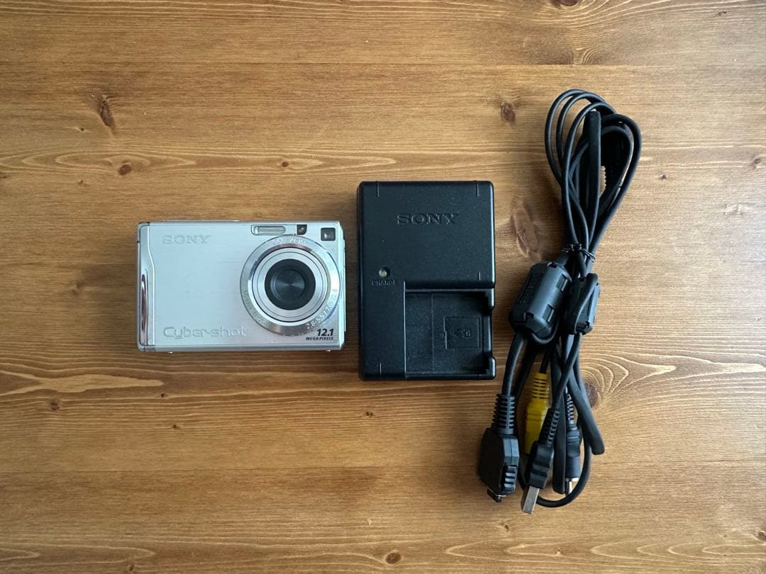 コンパクトデジタルカメラ