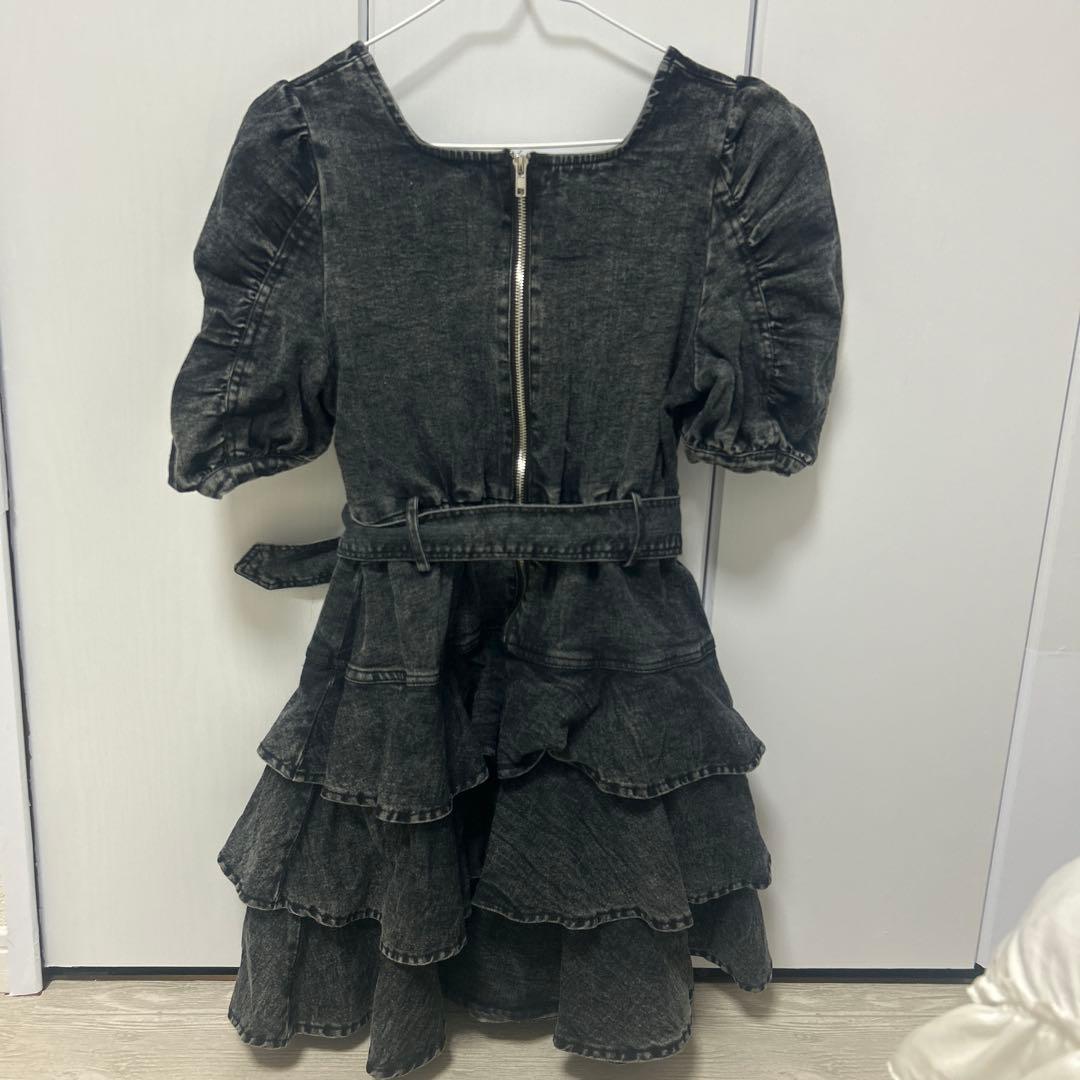 本日限り　pium ティアードフリルミニワンピース デニム 黒 ブラック