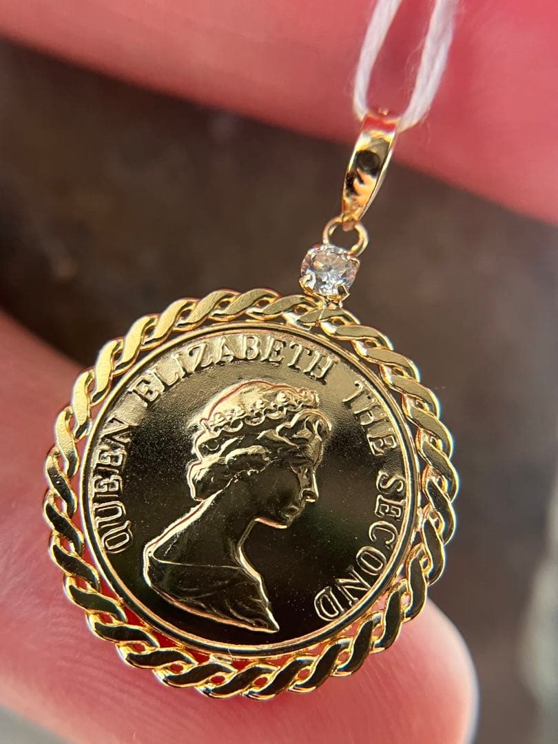 新品K18YGデザインダイヤモンドペンダント