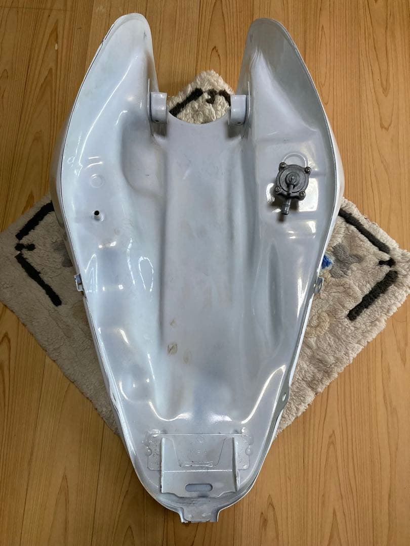 k*i様 ホーネット250 純正 ガソリンタンク 燃料タンク MC31 絶版 希