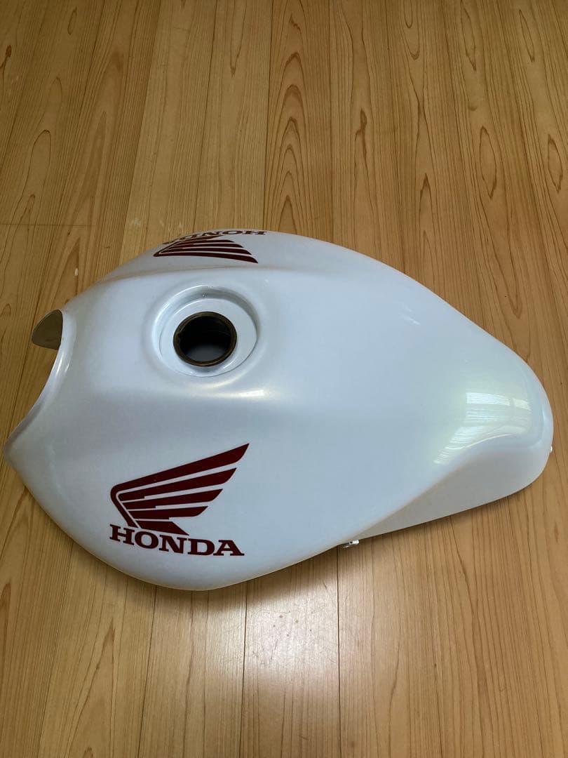 k*i様 ホーネット250 純正 ガソリンタンク 燃料タンク MC31 絶版 希