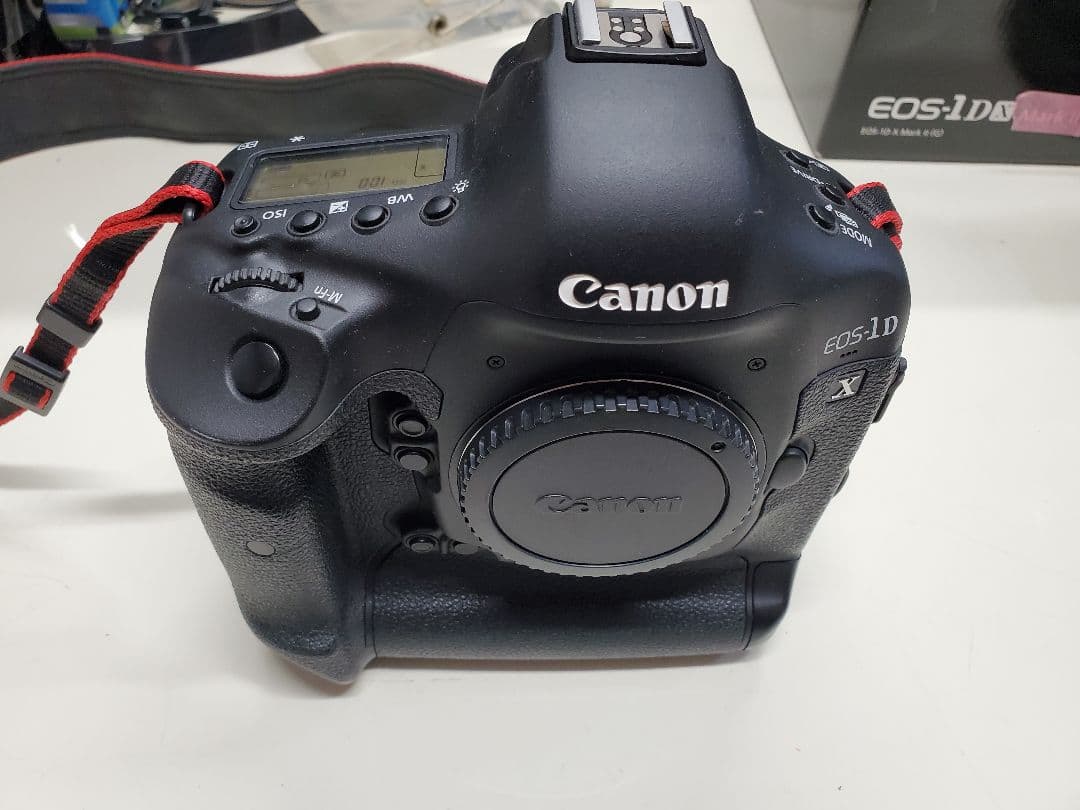 Canon EOS-1D X 本体　取説 充電器付　50000ショット未満です。